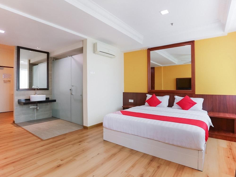 Collection O Hotel Super Cowboy Malacca Εξωτερικό φωτογραφία