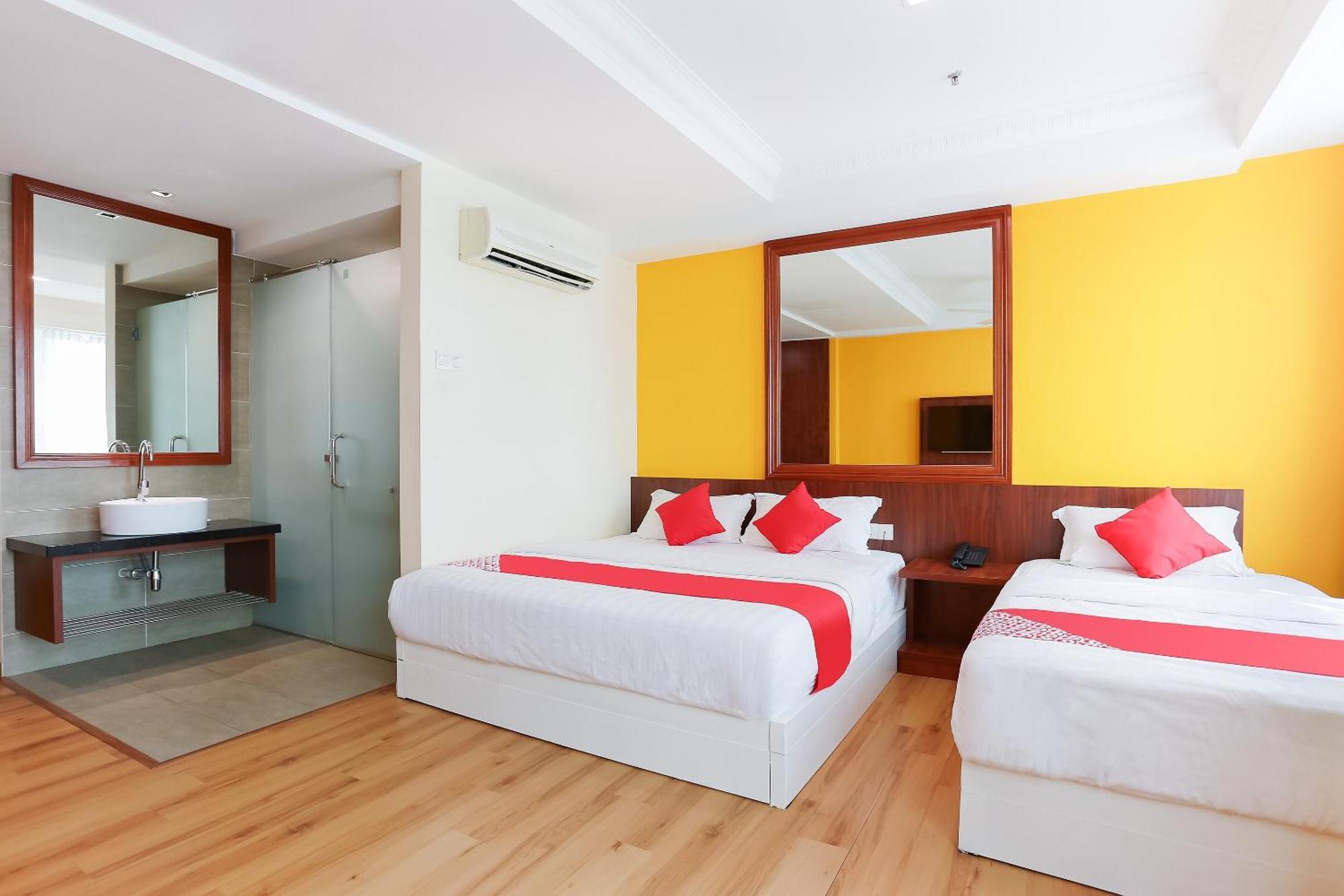 Collection O Hotel Super Cowboy Malacca Εξωτερικό φωτογραφία