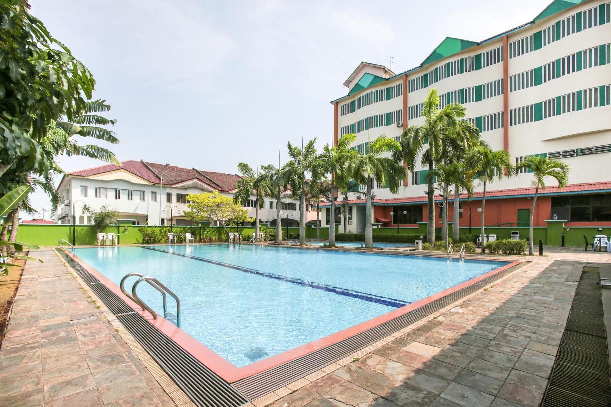 Collection O Hotel Super Cowboy Malacca Εξωτερικό φωτογραφία