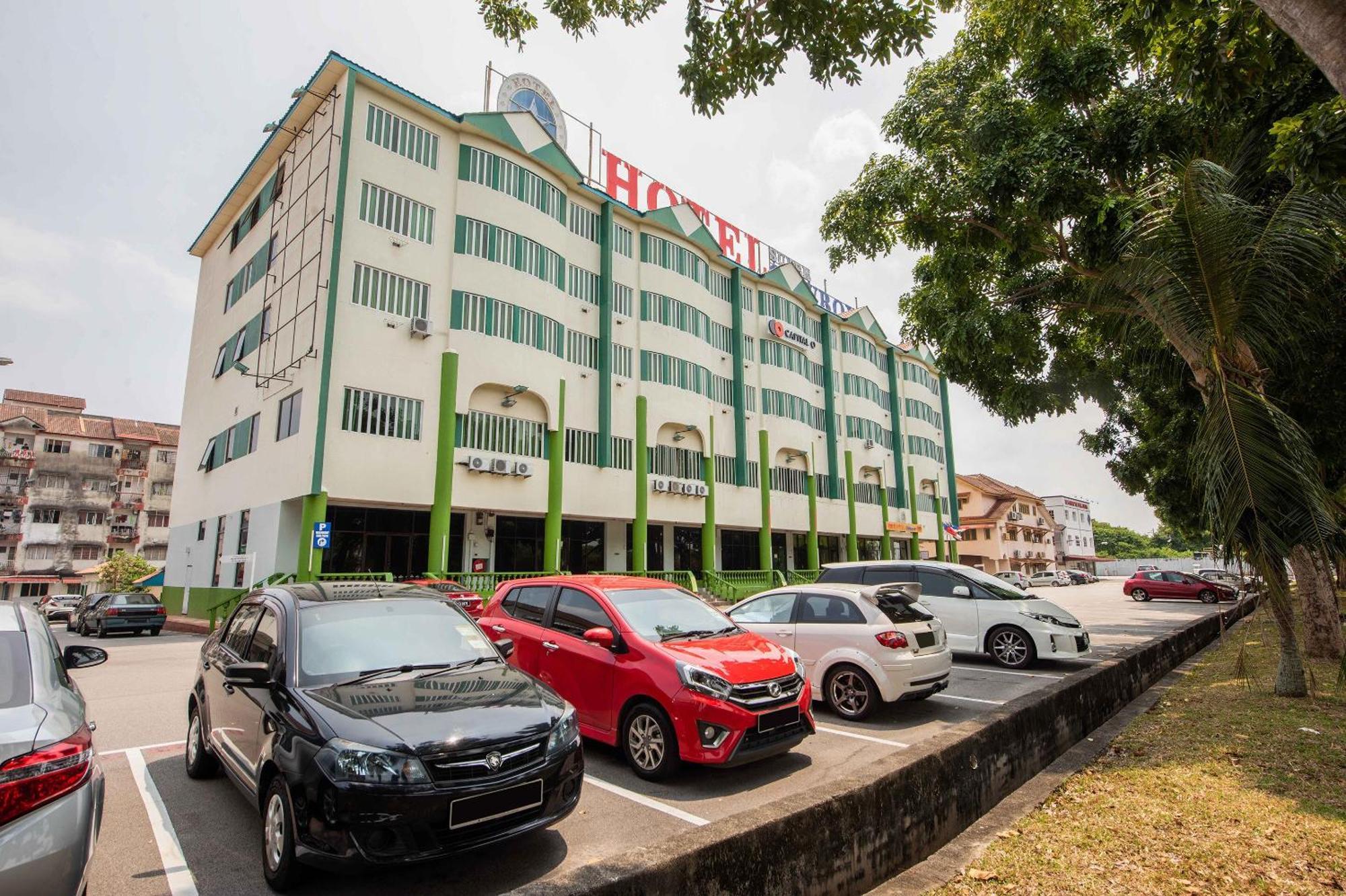 Collection O Hotel Super Cowboy Malacca Εξωτερικό φωτογραφία