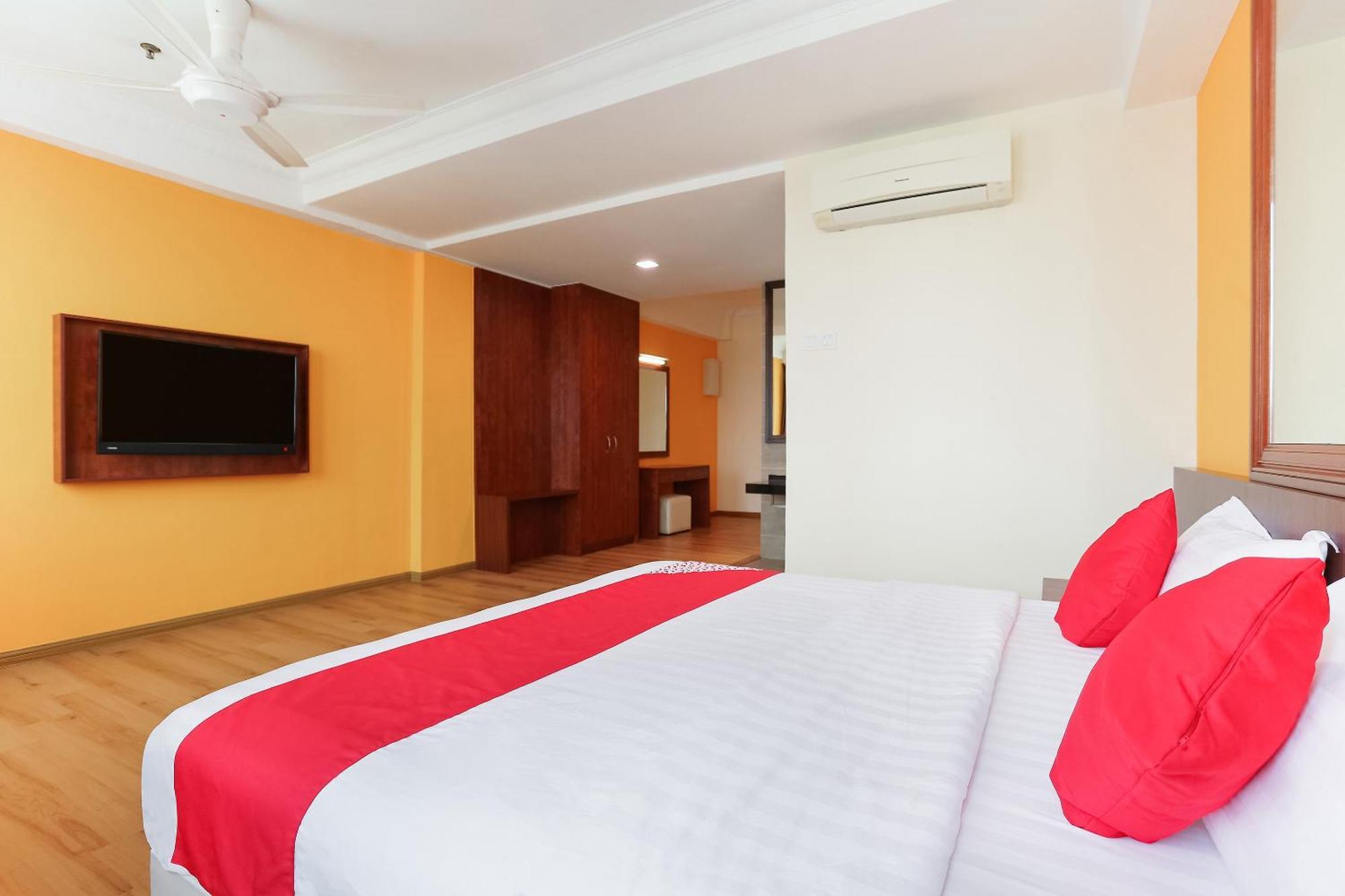 Collection O Hotel Super Cowboy Malacca Εξωτερικό φωτογραφία