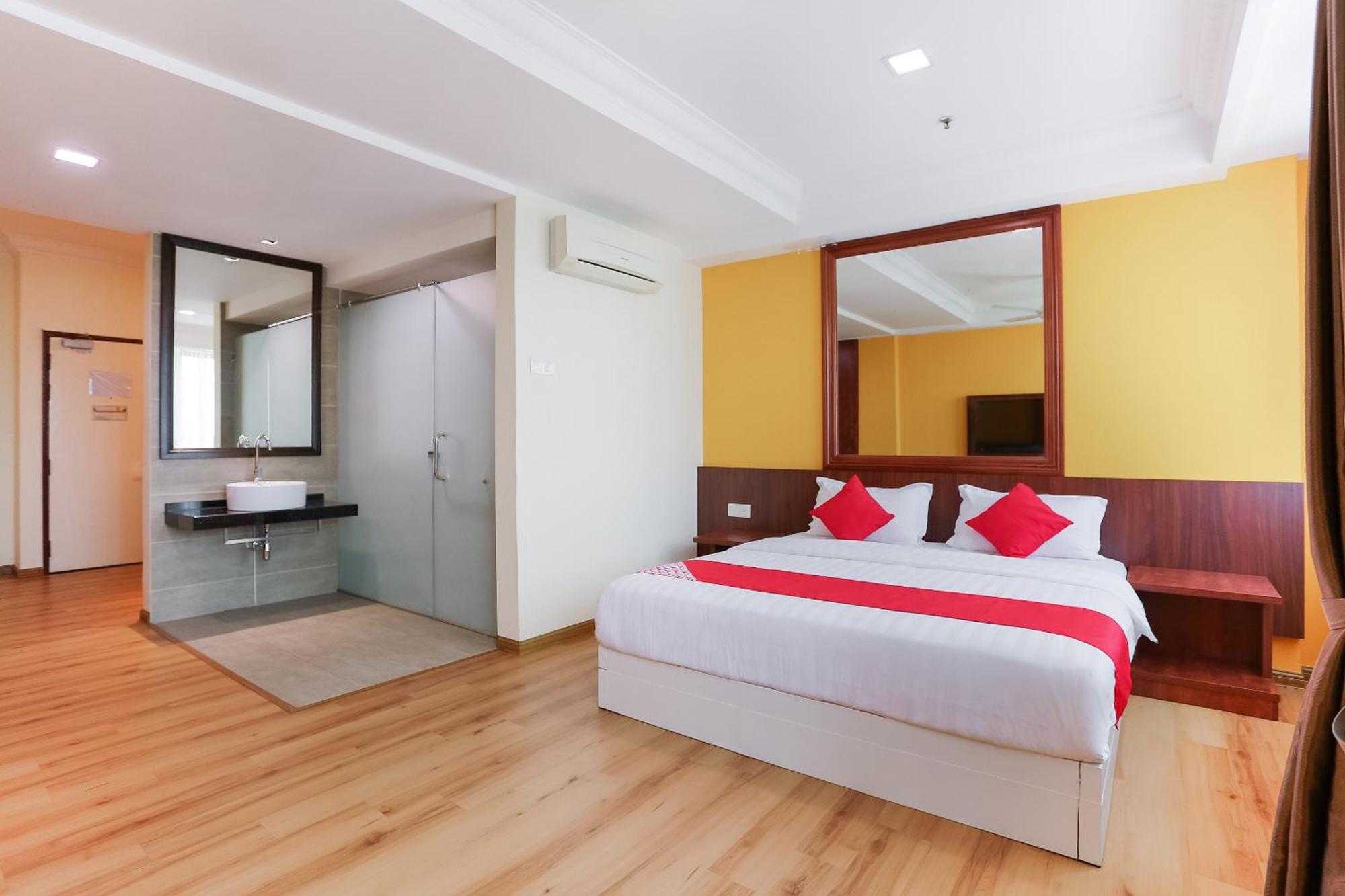 Collection O Hotel Super Cowboy Malacca Εξωτερικό φωτογραφία