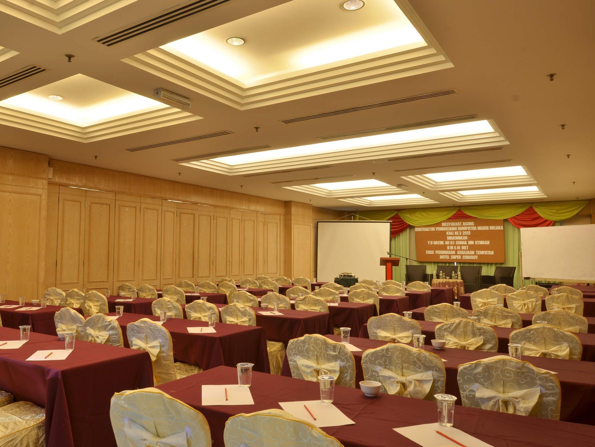 Collection O Hotel Super Cowboy Malacca Εξωτερικό φωτογραφία