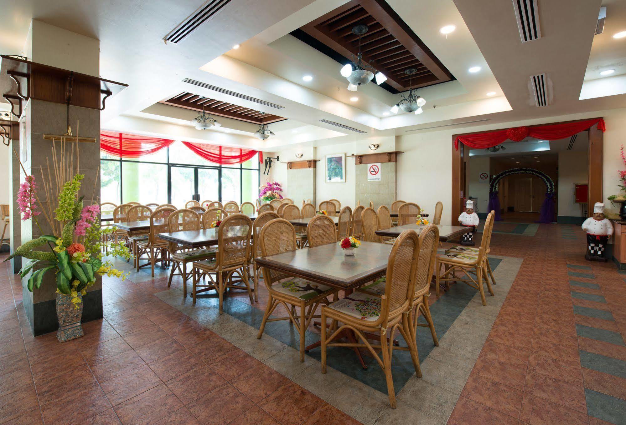 Collection O Hotel Super Cowboy Malacca Εξωτερικό φωτογραφία
